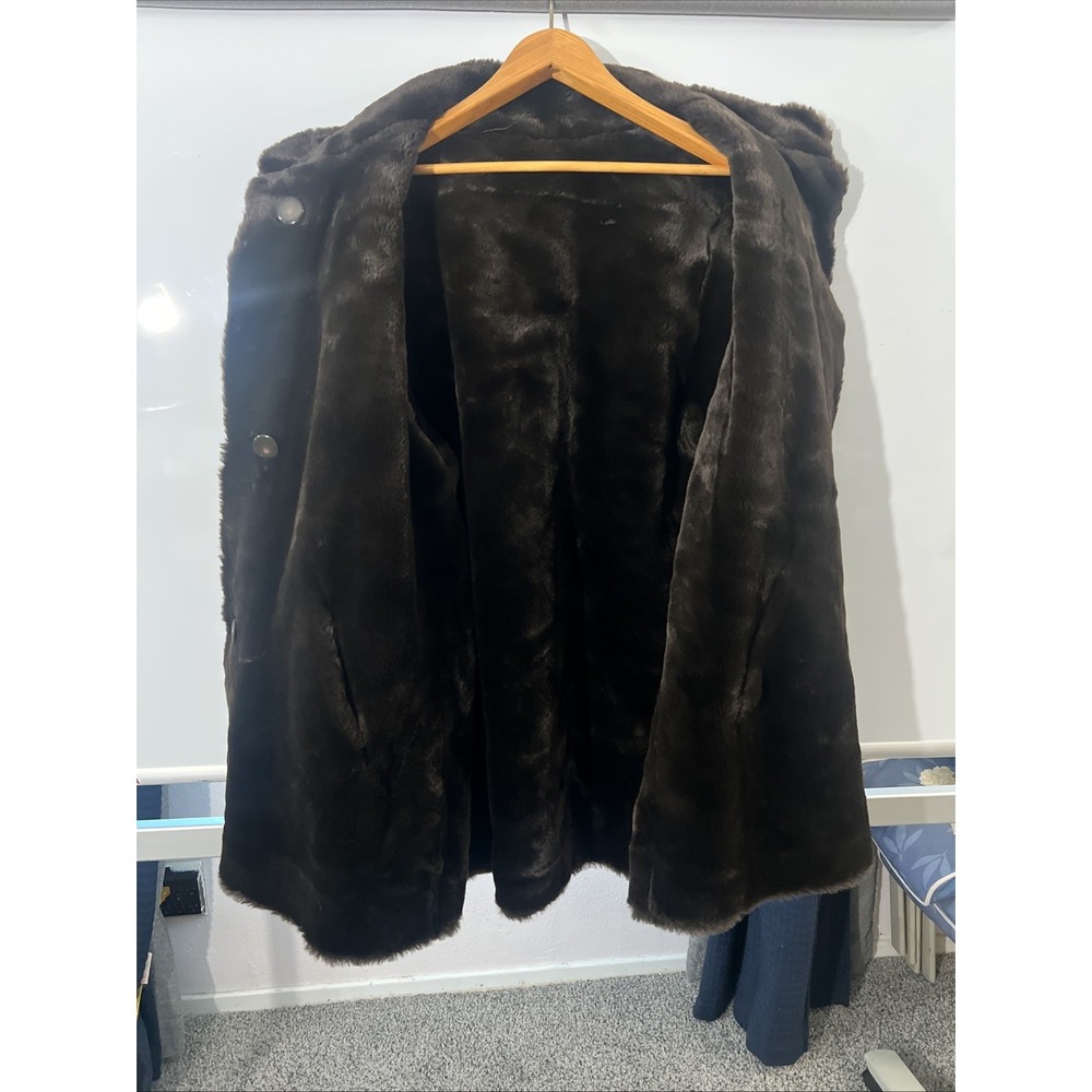 Coat Beige Outside . Inside brown reversable‎ Size large Very Soft - Picture 10 of 16